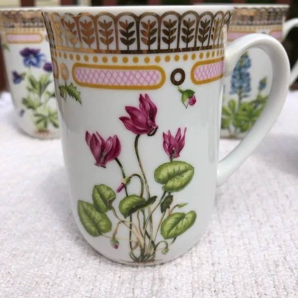 Vintage Georges Briard Floral Potpourri Collection Mugs, Set of 4 - Picture 4 of 11